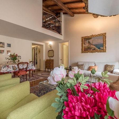 Quiet And Classic On Two Floors, By Trevi Fountain - FromhometoRom Exteriör bild