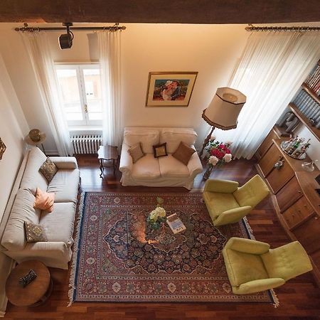 Quiet And Classic On Two Floors, By Trevi Fountain - FromhometoRom Exteriör bild