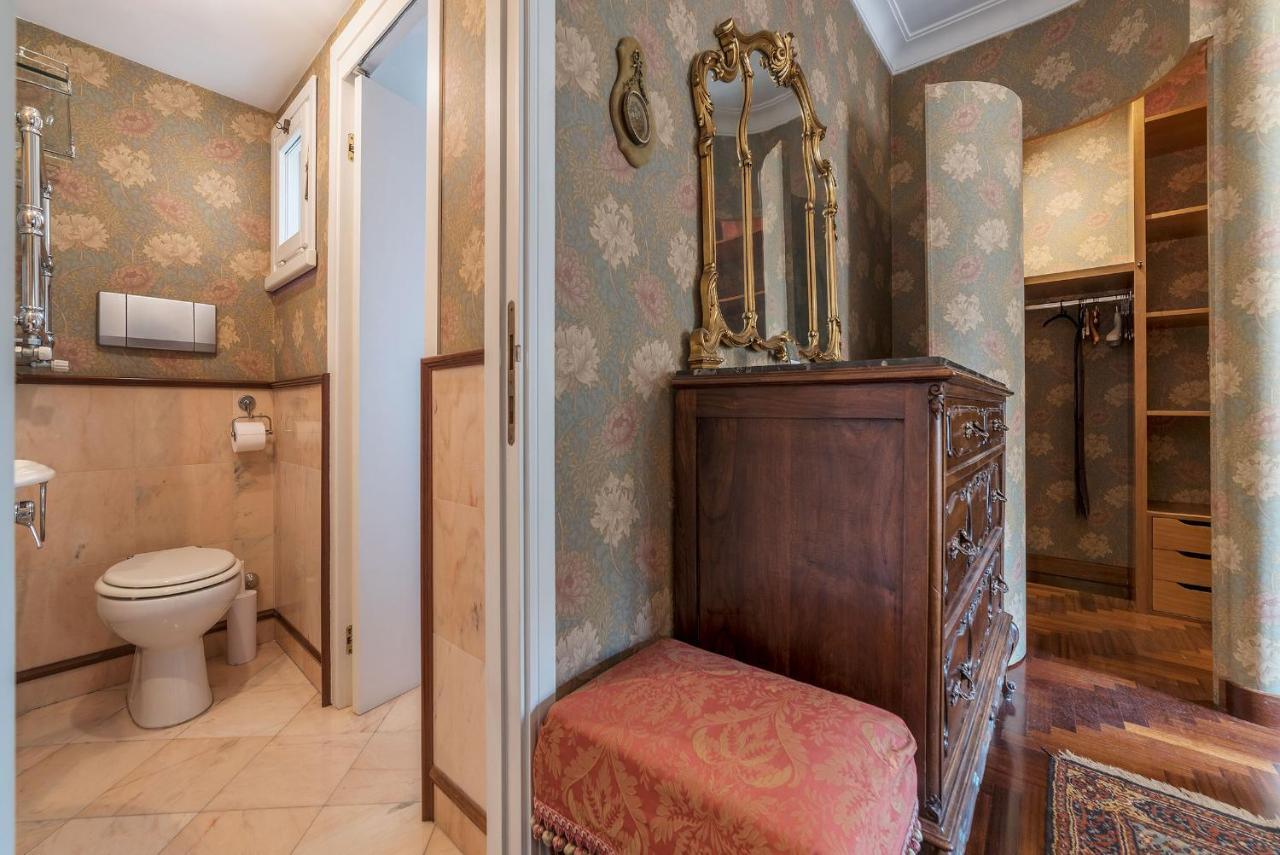 Quiet And Classic On Two Floors, By Trevi Fountain - FromhometoRom Exteriör bild