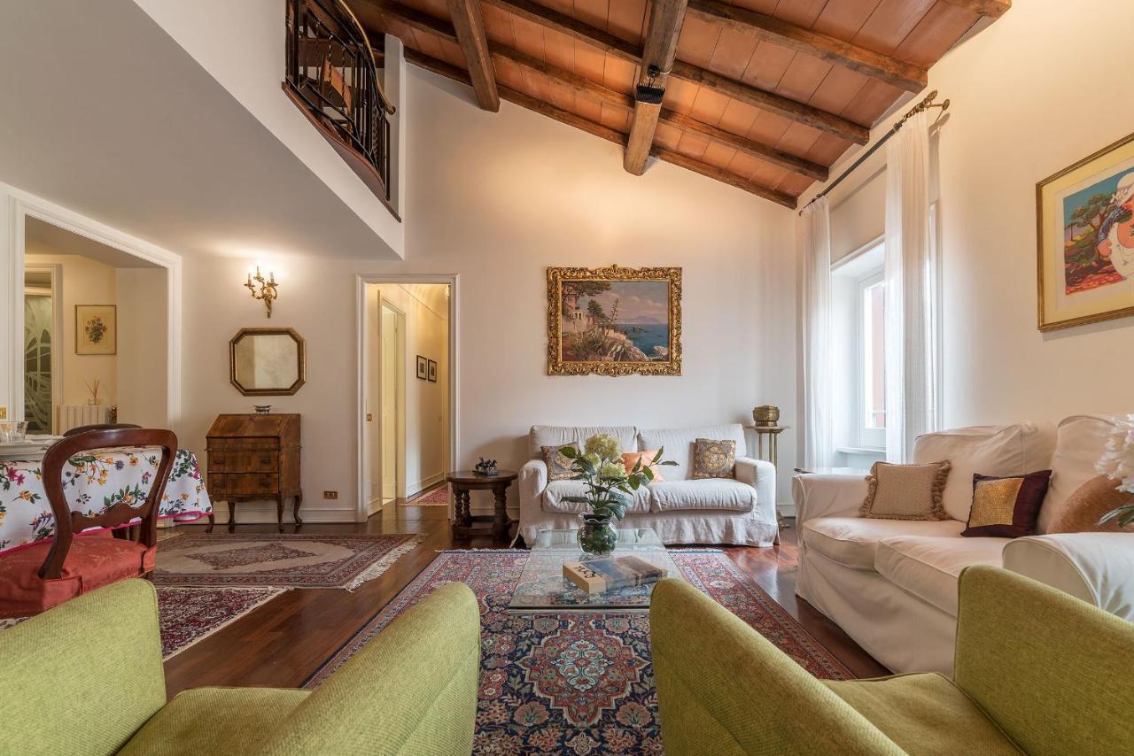 Quiet And Classic On Two Floors, By Trevi Fountain - FromhometoRom Exteriör bild
