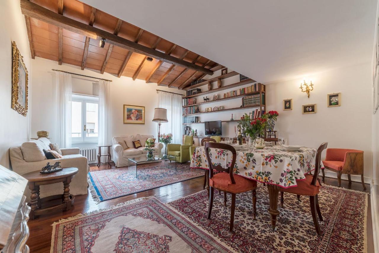 Quiet And Classic On Two Floors, By Trevi Fountain - FromhometoRom Exteriör bild