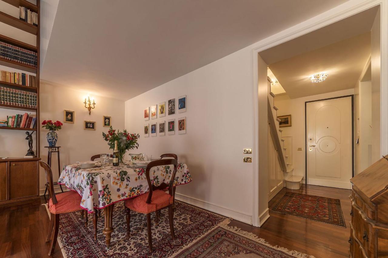 Quiet And Classic On Two Floors, By Trevi Fountain - FromhometoRom Exteriör bild