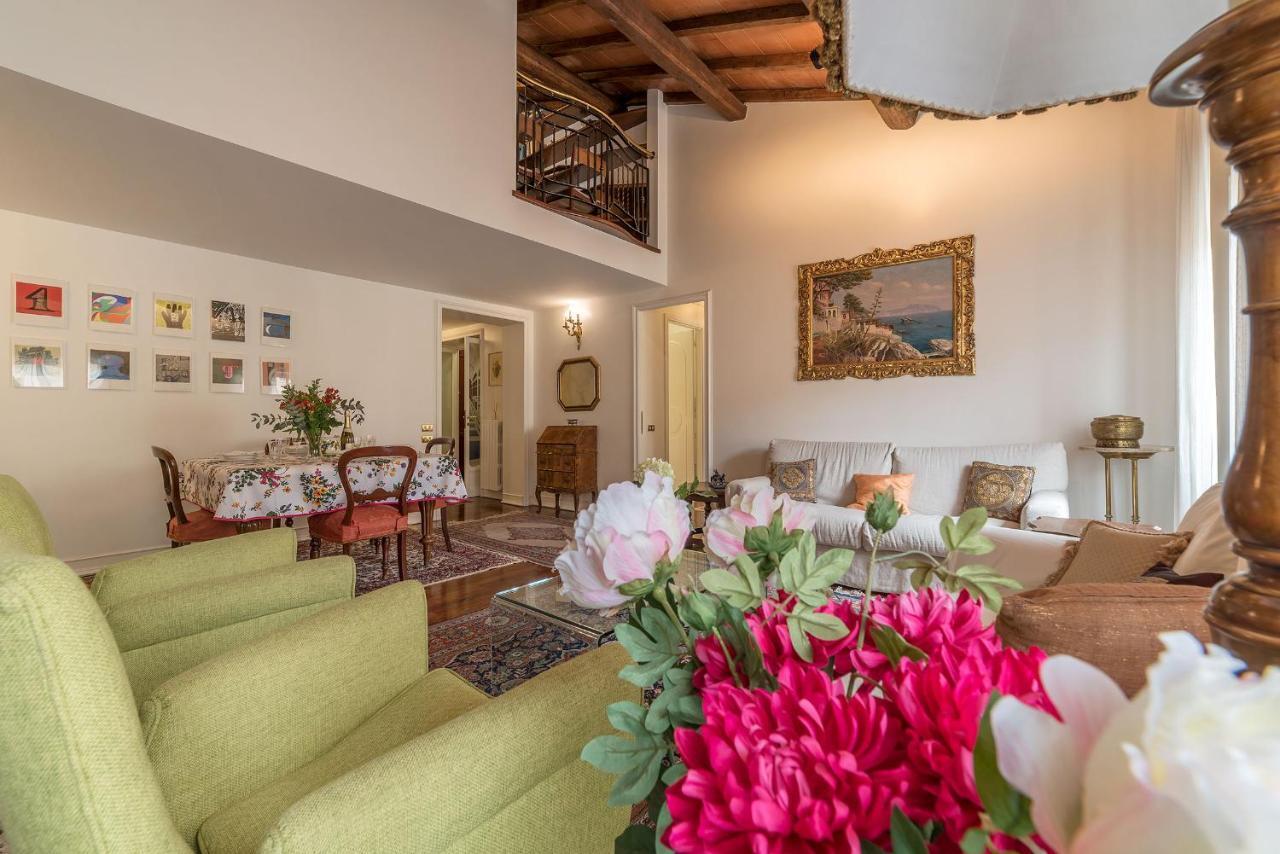 Quiet And Classic On Two Floors, By Trevi Fountain - FromhometoRom Exteriör bild