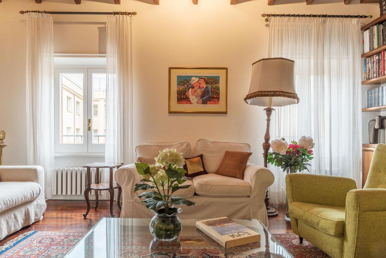 Quiet And Classic On Two Floors, By Trevi Fountain - FromhometoRom Exteriör bild