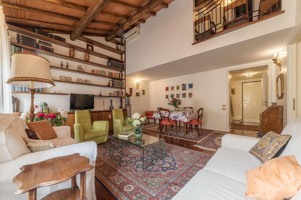 Quiet And Classic On Two Floors, By Trevi Fountain - FromhometoRom Exteriör bild
