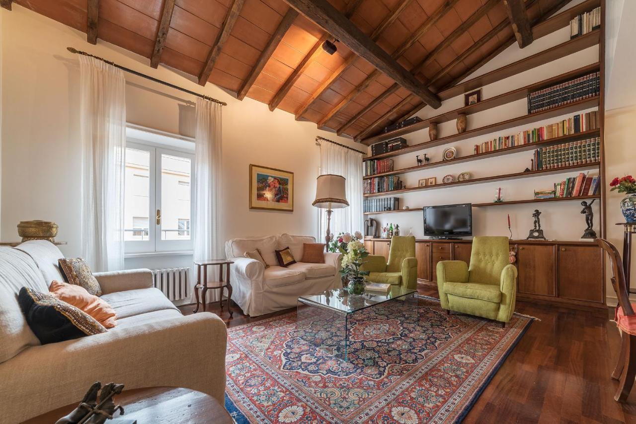 Quiet And Classic On Two Floors, By Trevi Fountain - FromhometoRom Exteriör bild