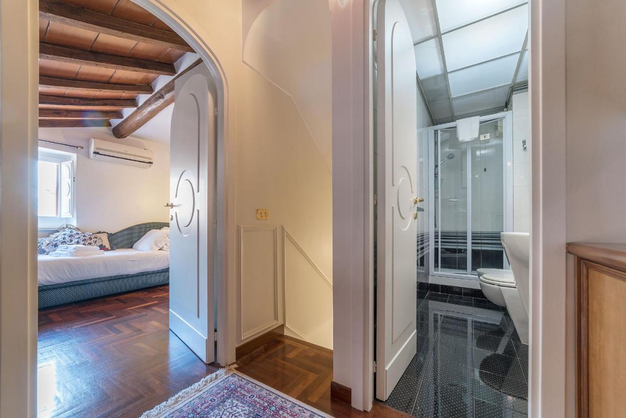 Quiet And Classic On Two Floors, By Trevi Fountain - FromhometoRom Exteriör bild