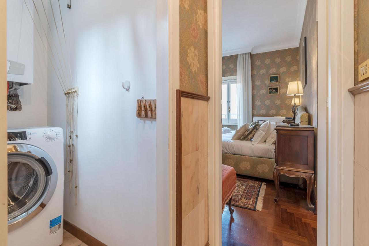 Quiet And Classic On Two Floors, By Trevi Fountain - FromhometoRom Exteriör bild