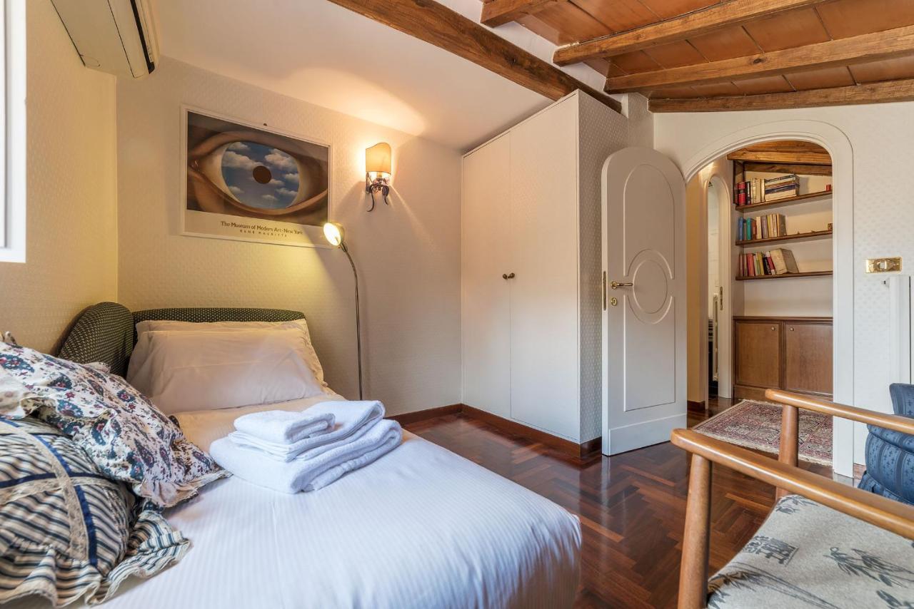 Quiet And Classic On Two Floors, By Trevi Fountain - FromhometoRom Exteriör bild
