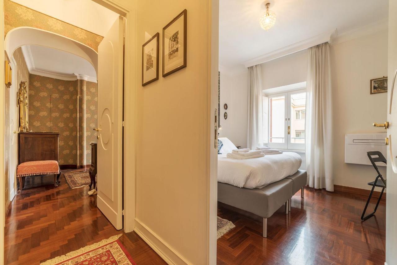 Quiet And Classic On Two Floors, By Trevi Fountain - FromhometoRom Exteriör bild