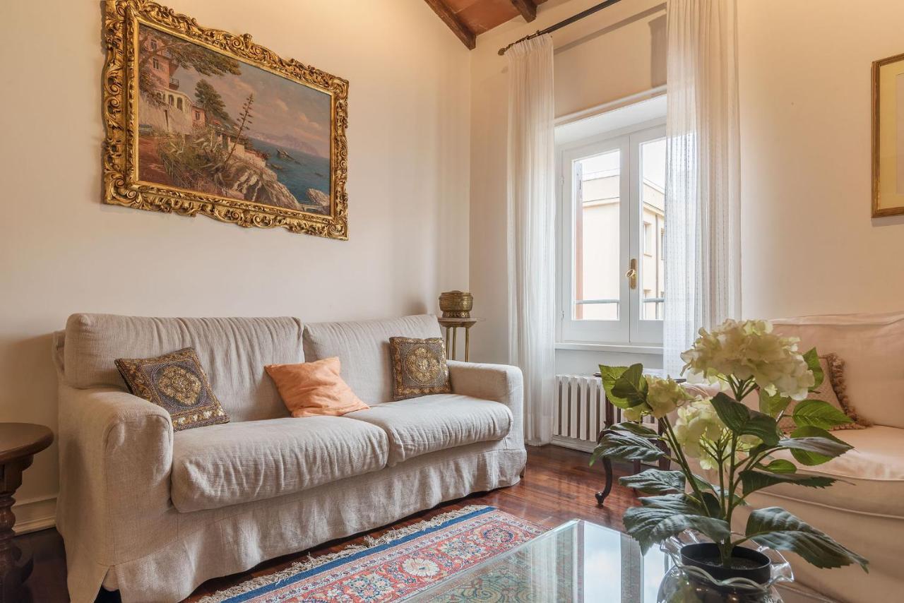 Quiet And Classic On Two Floors, By Trevi Fountain - FromhometoRom Exteriör bild