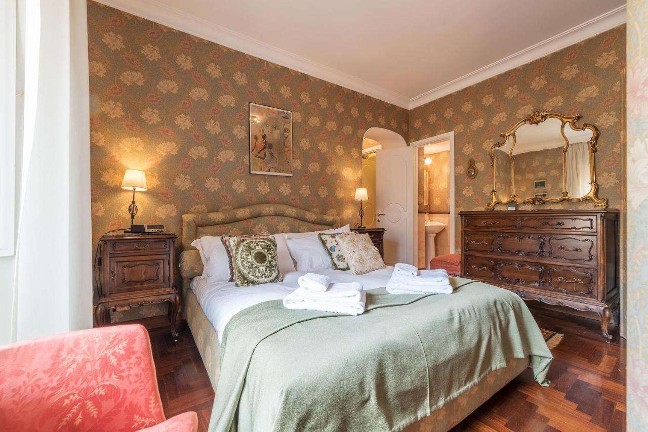 Quiet And Classic On Two Floors, By Trevi Fountain - FromhometoRom Exteriör bild