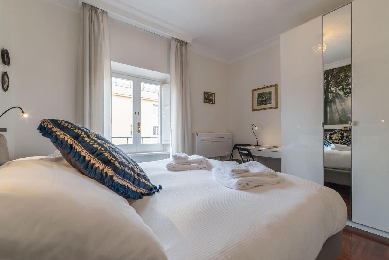 Quiet And Classic On Two Floors, By Trevi Fountain - FromhometoRom Exteriör bild
