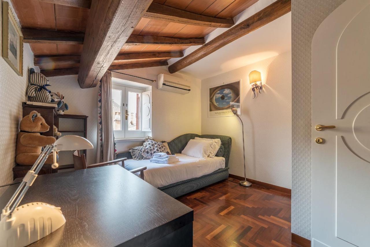 Quiet And Classic On Two Floors, By Trevi Fountain - FromhometoRom Exteriör bild