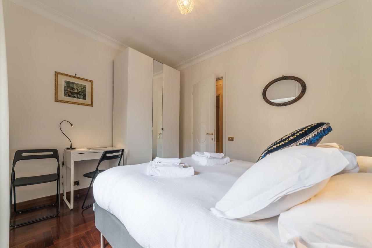 Quiet And Classic On Two Floors, By Trevi Fountain - FromhometoRom Exteriör bild