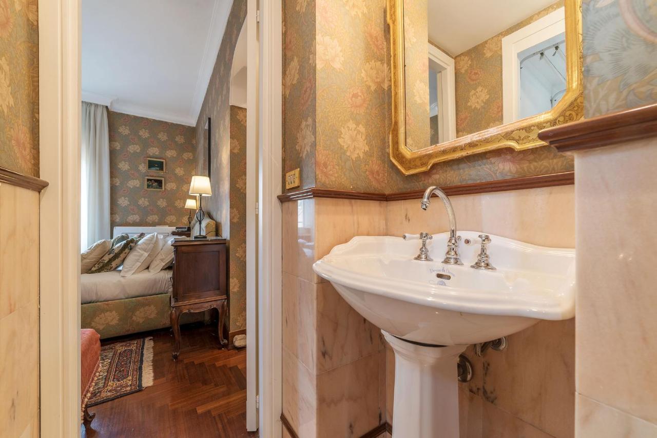 Quiet And Classic On Two Floors, By Trevi Fountain - FromhometoRom Exteriör bild